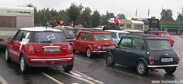 ...doch 20 Minifahrer des MCL trotzten dem angekündigten blasen von Trübsal! Zur Verstärkung zum ersten Mal mit einem BMW Mini.